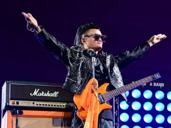 馬爸爸化身吉他搖滾老炮，工具柜廠家天金岡跟著一起燃到爆！