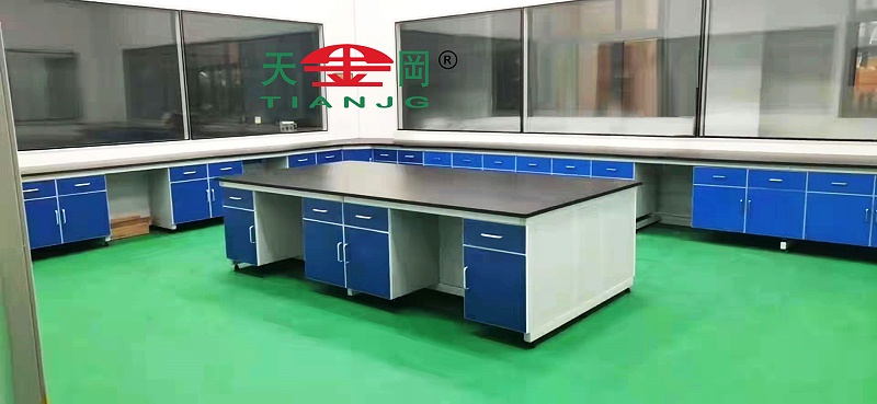 實(shí)驗(yàn)臺(tái)