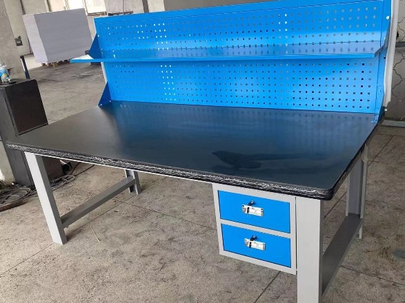 鉗工實(shí)訓(xùn)臺(tái)