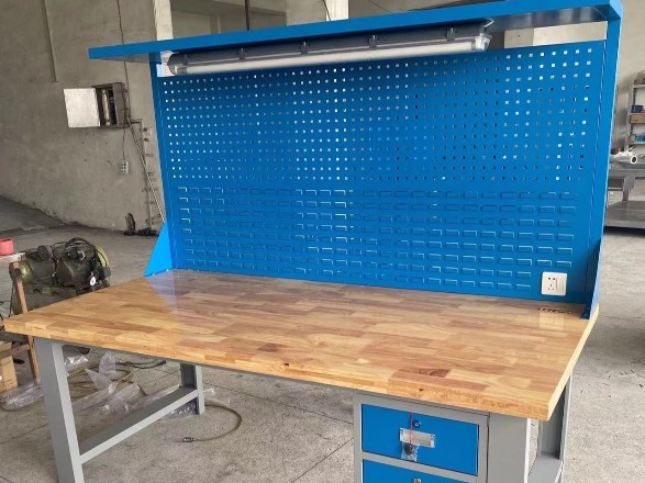 鉗工實(shí)訓(xùn)臺(tái)