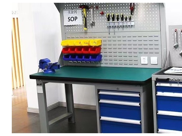 鉗工實(shí)訓(xùn)臺(tái)